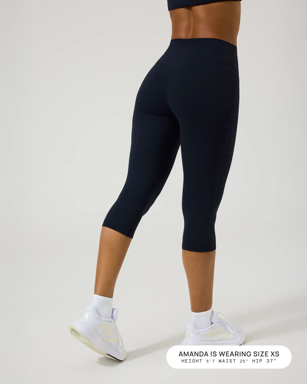 PAVOI ACTIVE Women's High-Waisted Capri Leggings - Seamless Front, Flexflow Design, Breathable High-Rise Activewear for Fitness and Sports