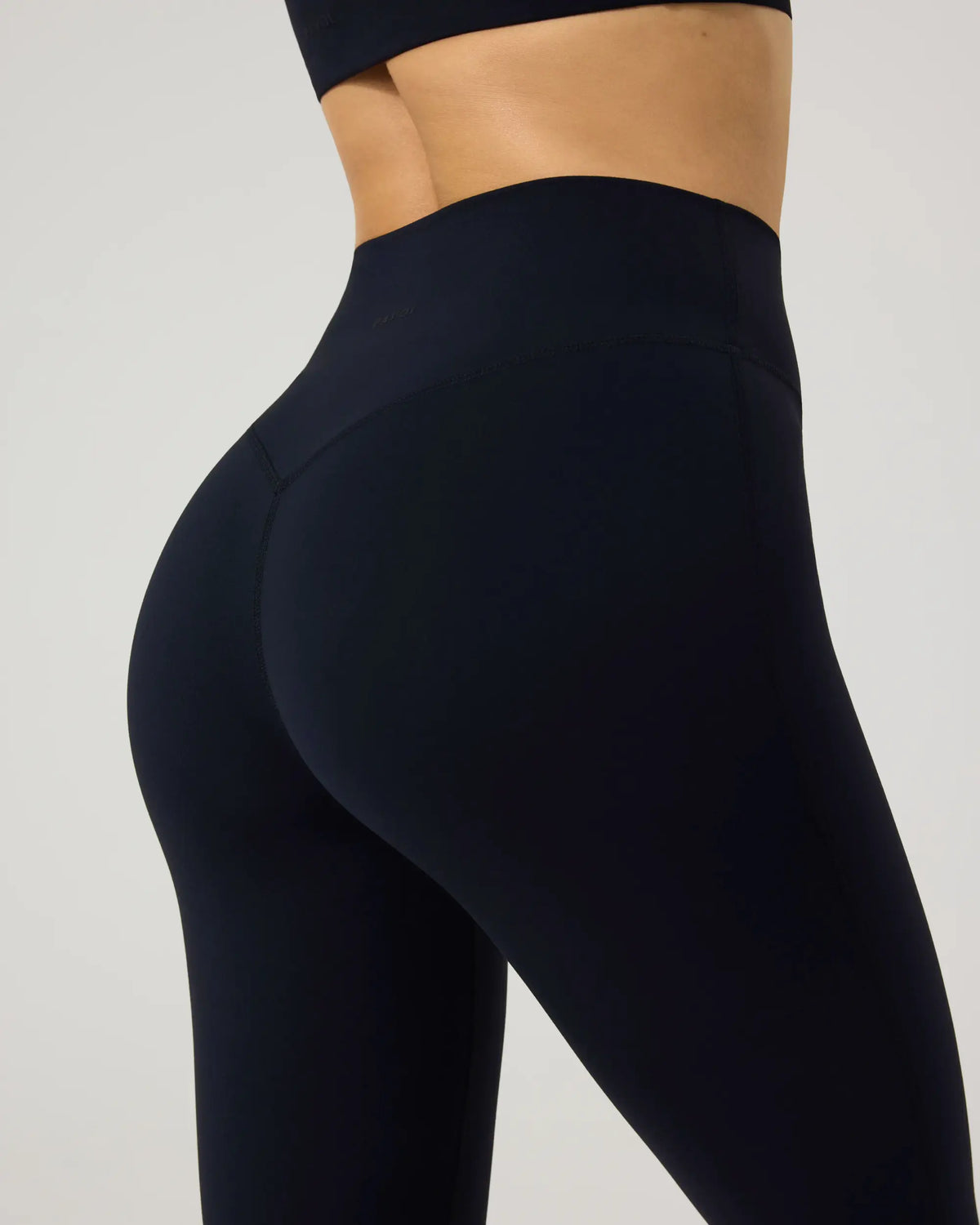 PAVOI ACTIVE Women's High-Waisted Capri Leggings - Seamless Front, Flexflow Design, Breathable High-Rise Activewear for Fitness and Sports